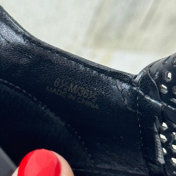 Vince Camuto Black Ankle Boots Nubuck Leather Perforated Pointed Toe Sz 6.5 M - Picture 9 of 10